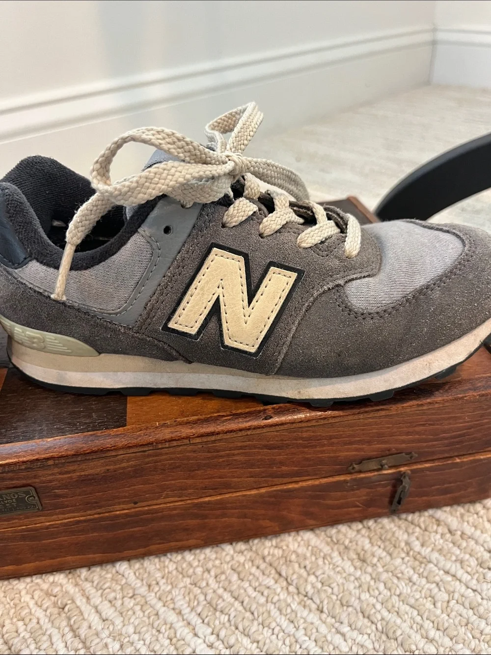 New Balance Kids Gray & Cream Suede Mesh Sneakers boys 2.5
